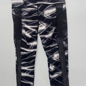 Victoria’s Secret knockout Capri leggings